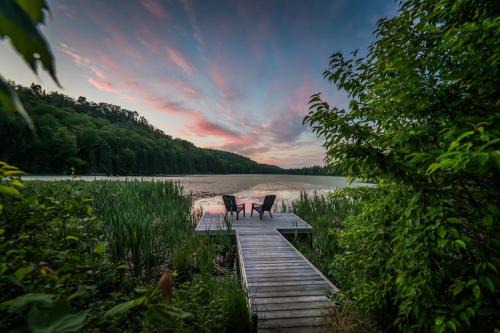 Mont-Tremblant Ski Chalet | FAMILIA - Lakefront Spa Nature near Mont Tremblant