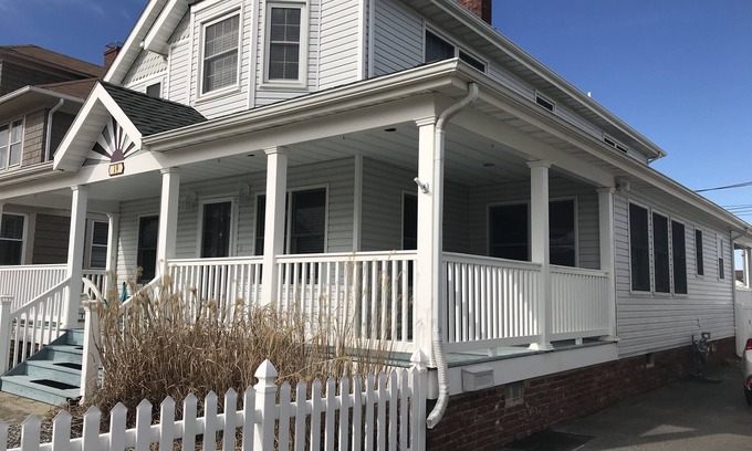 Point Pleasant Beach House | FAMILIES/RETIREES - 3 houses to Beach/Boardwalk/Restaurants/Prof.Clean