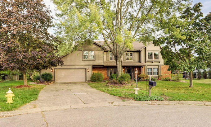 Dayton House | Families Welcome! Spacious Suburban Home in Dayton