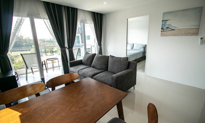 Kram Condo | Family 3 bdrm Sunset view, Balcony, Near the beach, Wi-Fi, Pools, Gym & Kitchen