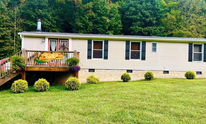 Mendota House | Family Adventure Base: Firepit, BBQ, outdoor games. Nearby Kayaking and Hiking!