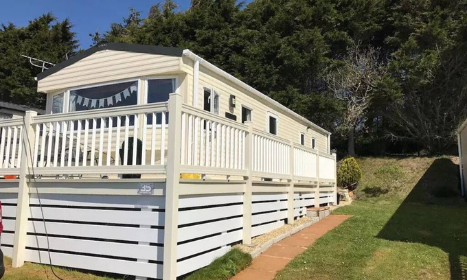 New Forest District House | Family Caravan 5* Shorefield Park FREE Wifi & Passes sleeps 6 with Decking
