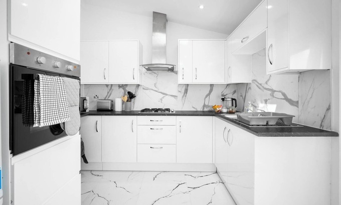 Wednesbury House | Family/contractors 3 bed House/parking/sleeps 7