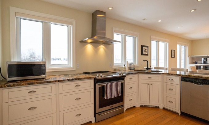 Long Point Cottage | Family Cottage with breaktaking views of Lake Erie