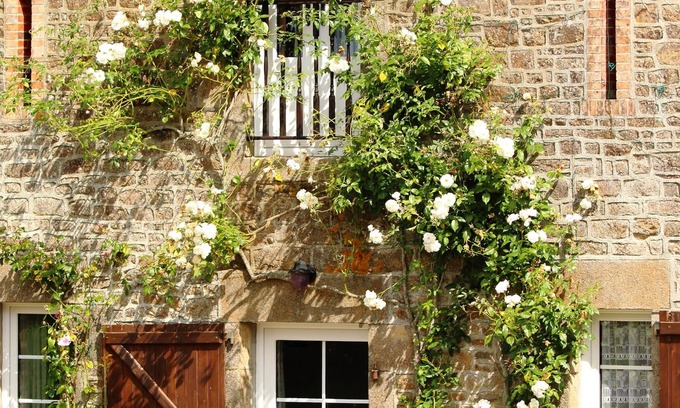 St Denis de Gastines Cottage | Family gîte with heated swimming pool.