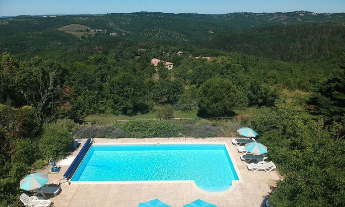 Valroufie Cottage | Family-friendly, dog-friendly gite with pool & views near Cahors