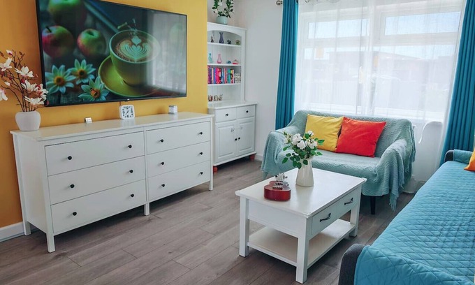Port Talbot House | Family-friendly beach house | Parking & garden