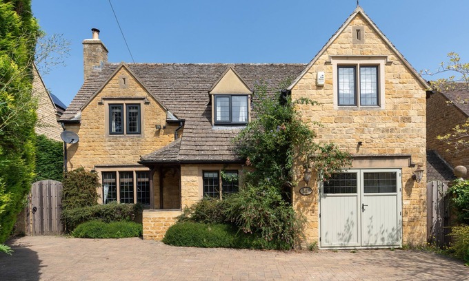 Chipping Campden Cottage | Family friendly home in Cotswolds market town - Maple House