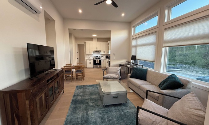 Black Mountain House | Family Friendly Black Mountain Retreat - 40 mins to Big White