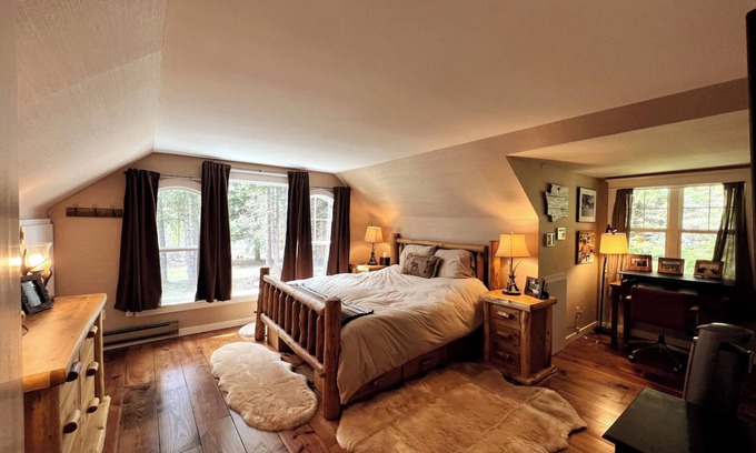 Enumclaw Cabin | Family-friendly cabin along the White River 10 min to Crystal Mtn/ Mt. Rainer NP
