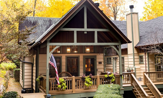 Cashiers House | Family-Friendly Cashiers Cabin in Trillium! Relax at Lake Glenville