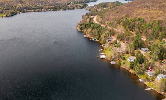 Dorset Cottage | Family friendly cottage right on Lake of Bays! Pet-friendly with a hot tub