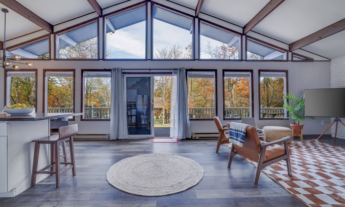 Long Pond Ski Chalet | Family Friendly Cozy 3-bedroom chalet in Poconos w/Gazebo and Fire pits