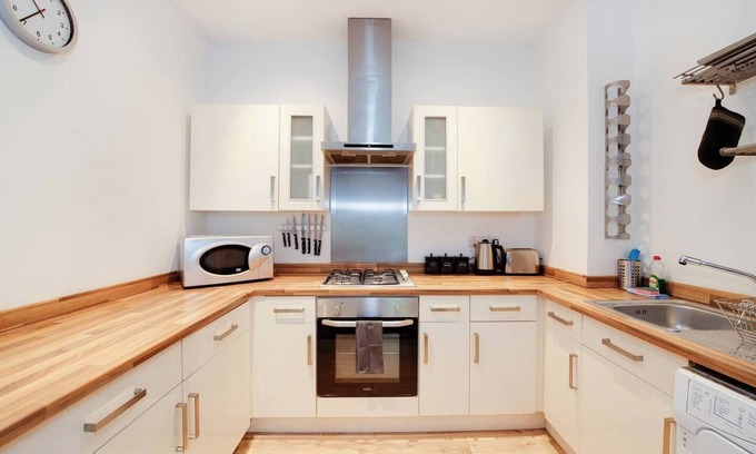 Southsea Apartment | Family friendly flat just minutes from the beach!