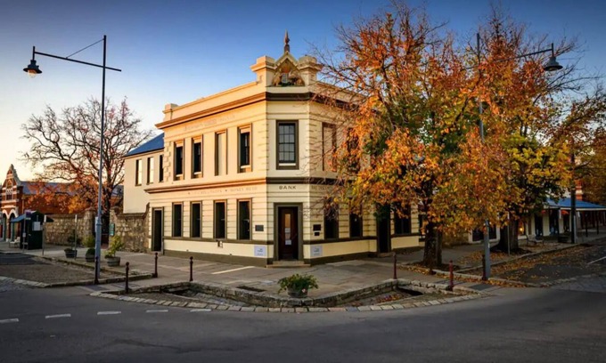 Beechworth Apartment | Family friendly, historical building right in the center of town!