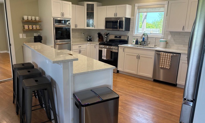 Alburg House | Family-Friendly Lake Champlain Retreat with Lake Access and New Hot Tub