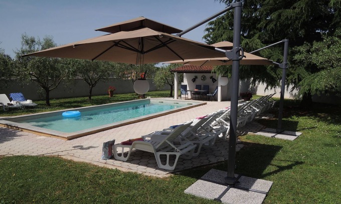 Vrvari Apartment | Family-friendly large apartment with 2 bathrooms for 6 - 8 pers