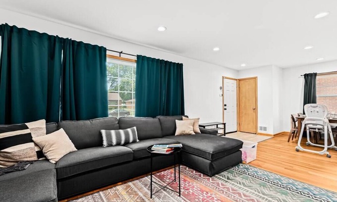Detroit House | Family-Friendly, Multi-Day Sale, 15 mins to Downtown