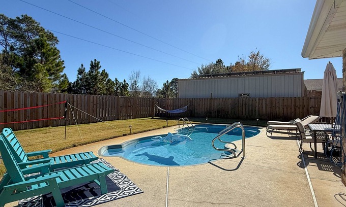 Navarre House | Family-Friendly Navarre Retreat w/Private Pool & Near the Beach