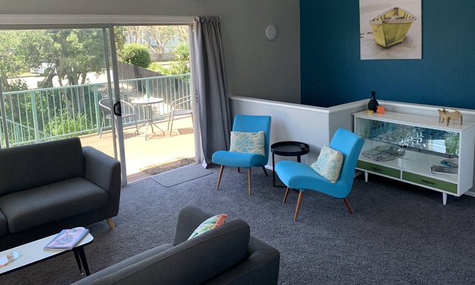 Waikanae House | Family Friendly Beach Retreat - 2 minute walk to beach
