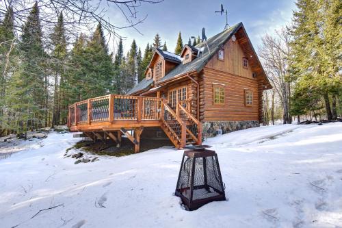 Lac-Superieur Ski Chalet | Family Friendly Private Log Home 6 Person Remote Work Breathtaking Mountain Views Versant Nord