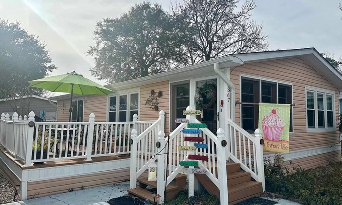 Garden City Cottage | Family-friendly Cottage minutes from the beach. Pets welcomed- additional fee.