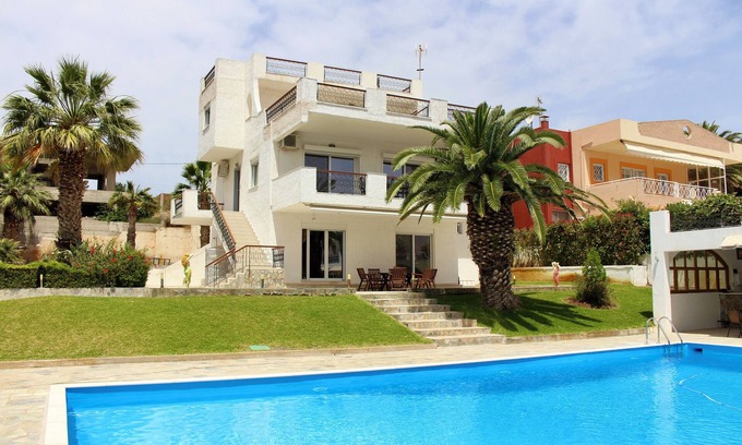 Lagonissi Villa | Family-friendly Villa with big private pool near picturesque beaches