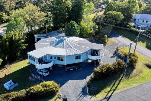 Eagle Heights House | Family & Friends Escape Tamborine Mountain
