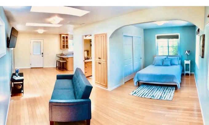 Medford Cottage | Family Fun 5 -bedrooms with pool and hot tub