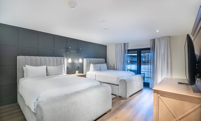 Midway Hotel | Family Fun Getaway! 2 Suites w/Hot spring, Ski Resort and Golf access!