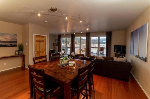 Juneau House | Family Getaway in Juneau Unforgettable Ocean Views