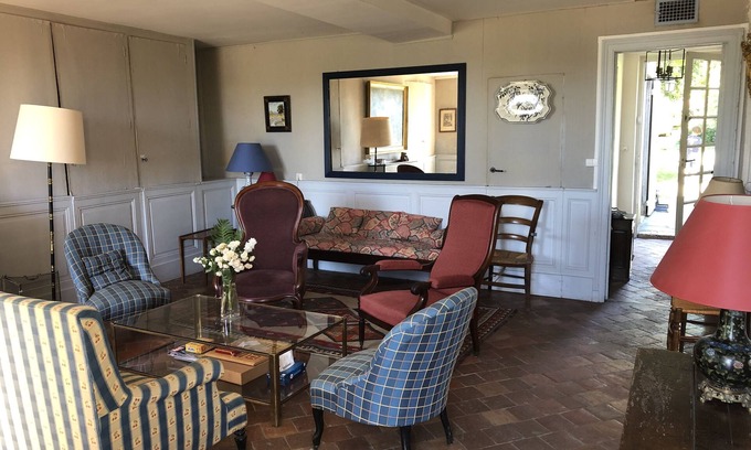 Chateauneuf-sur-Loire House | Family house overlooking the Loire