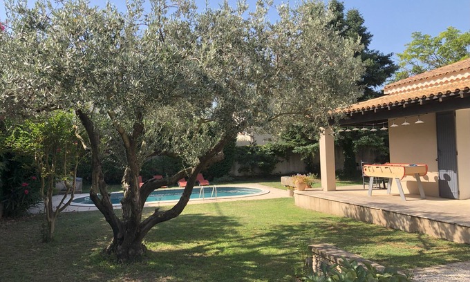 Noves Villa | Family home in Provence with swimming pool
