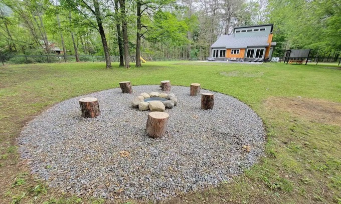 Queensbury House | Family Home Nr Lake George+Ski Mtn w/Indoor HotTub