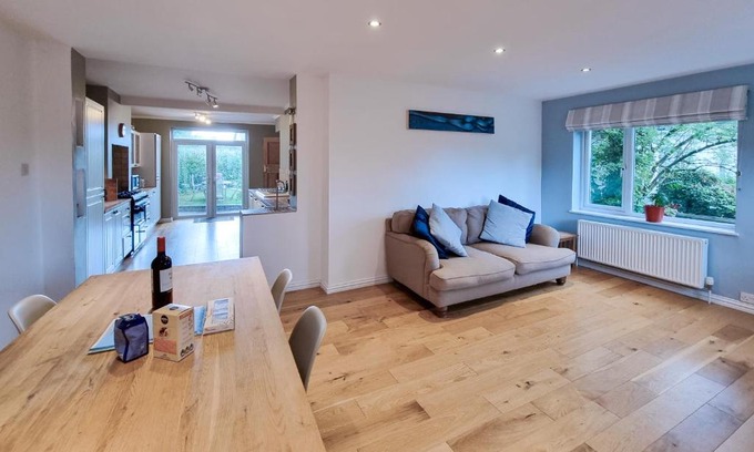 Topsham House | Family home with countryside views within walking distance of amenities