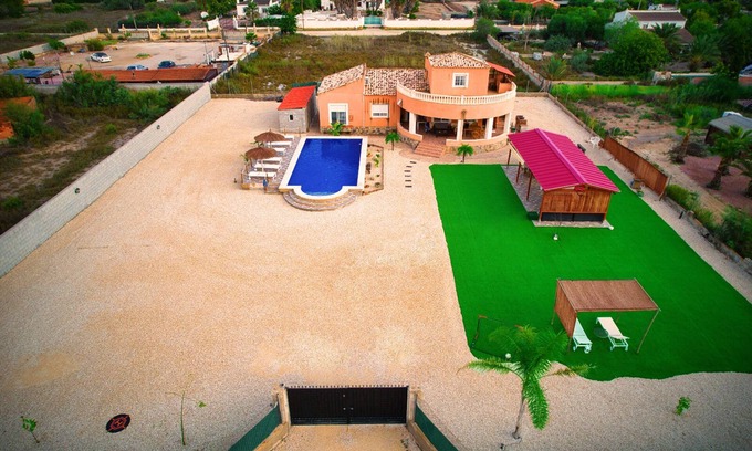 Elche Cottage | Family House near the Sea