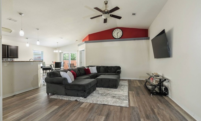 Navarre House | Family Oasis 7 minutes from the Beach. EV friendly