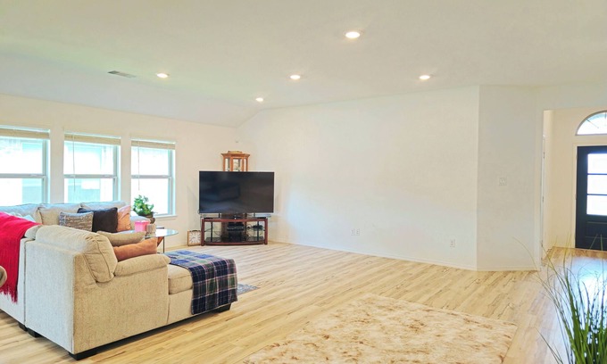 Clodine House | Family Oasis in Richmond - 4BR, 2 Bath, Fast WiFi & More