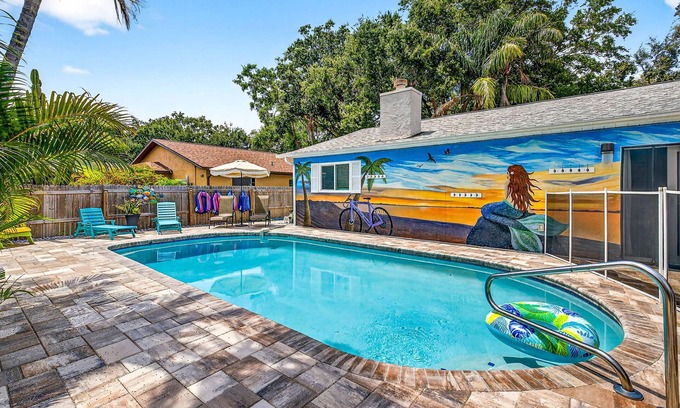 Palm Harbor House | Family Paradise: Pool, Arcade & Bikes + Itinerary Included! Christmas Tree!