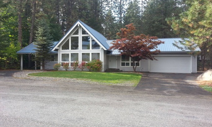 Leavenworth House | FAMILY & PET FRIENDLY LEAVENWORTH CHALET JUST MINUTES FROM DOWNTOWN LEAVENWORTH