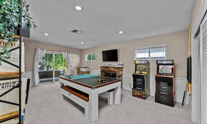 West Sacramento House | Family & Pet Hot Tub Playhouse