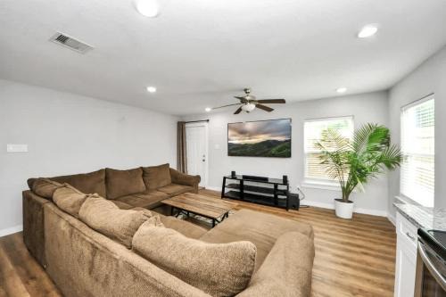 Northeast Houston House | Family Retreat 3 Bedroom Home Events Welcome