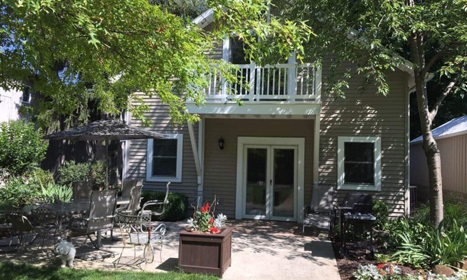 Culver House | Family retreat close to Lake Maxinkuckee, Culver Academies, Golf, & Restaurants