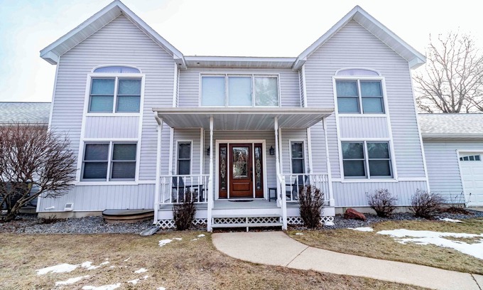 Necedah House | FAMILY RETREAT ON CASTLE ROCK LAKE WITH PRIVATE PIER