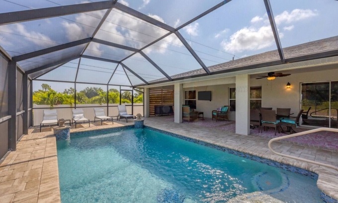 Port Charlotte House | Family Retreat Sleeps 10 Pool Near Beach