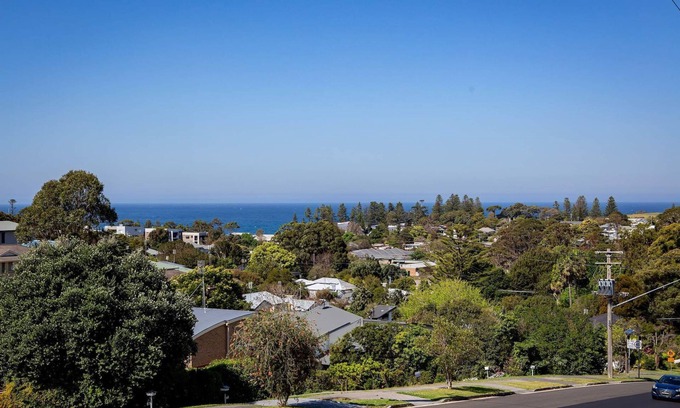 Kiama House | Family-sized home with fantastic views and games room. Soak up the Kiama Breeze!
