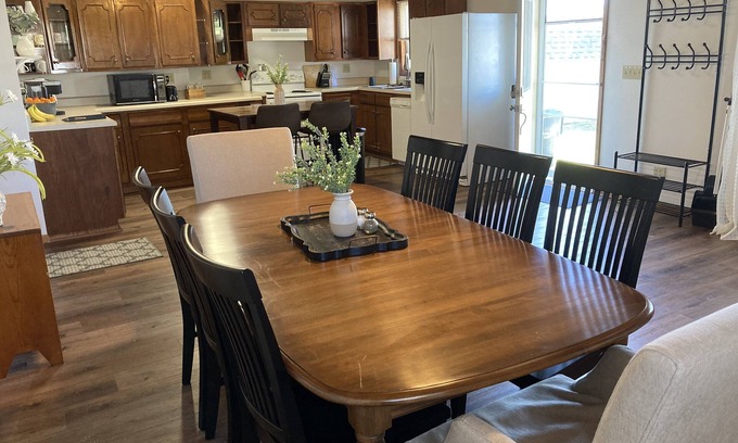 Kirksville Apartment | Family sized, pets, one-level condo in town, laundry, grill, deck