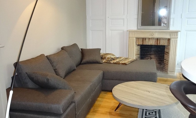 Chartres Apartment | Family Suite F3 Grant in the heart of Chartres has 55m2 2 bedrooms, parking