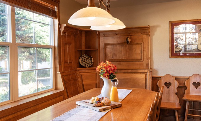Midway Condo | Family Vacation Dog friendly , Heated In/Out Pool, Tubing & Ice Skating # 773