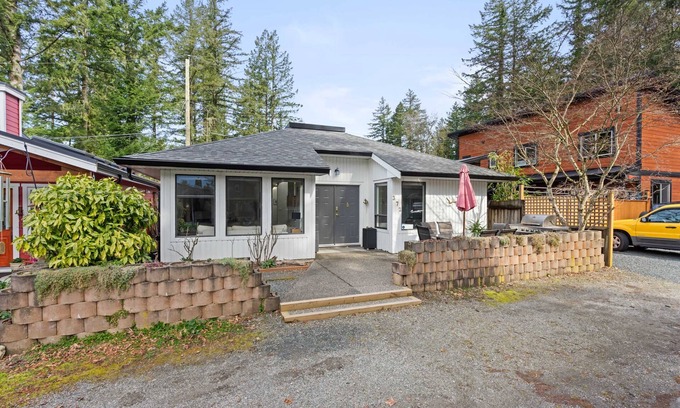 Cultus Lake House | Family vacation home at Cultus Lake - Pet Friendly
